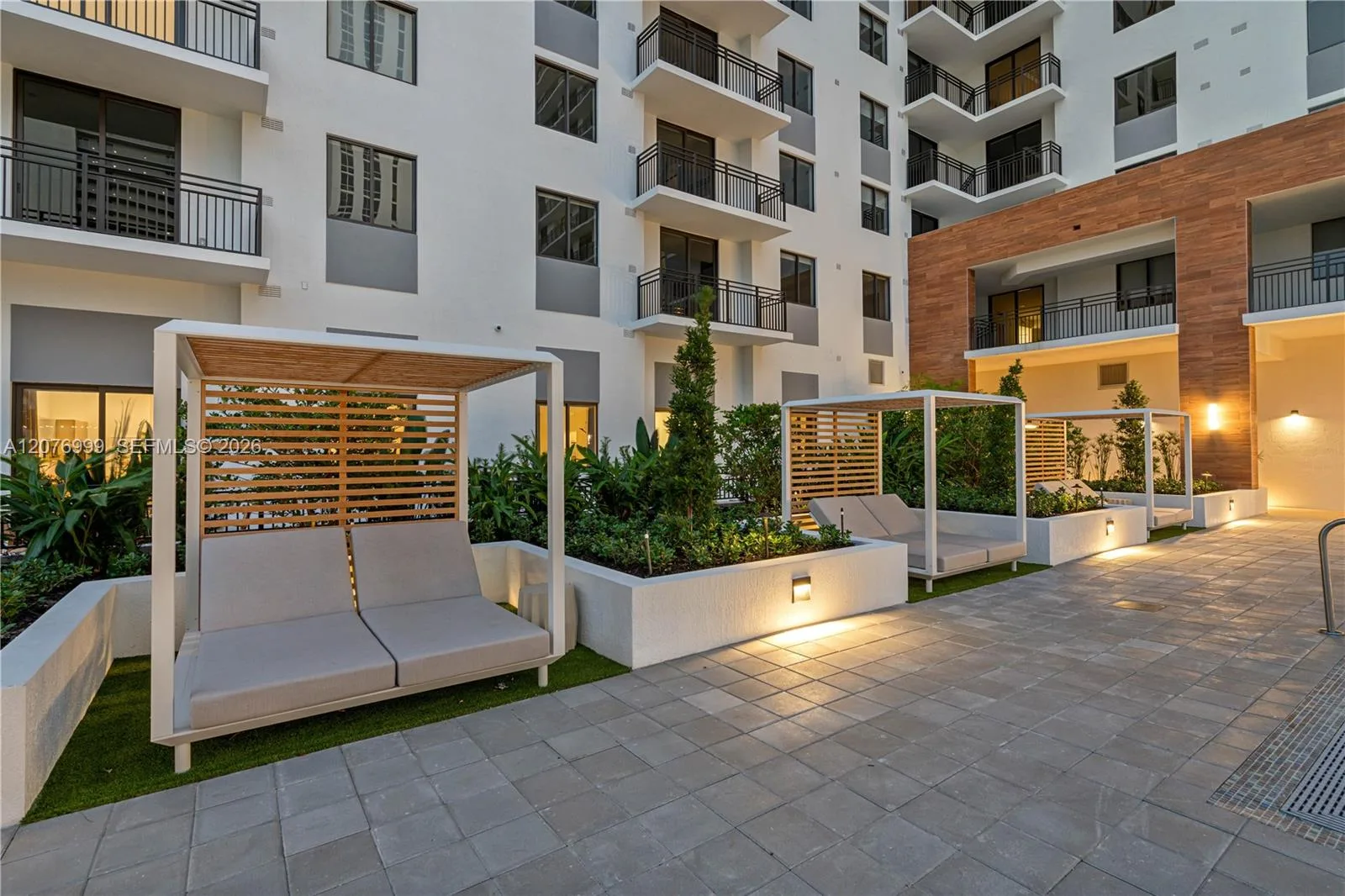 16395 Biscayne Blvd # 1611, North Miami Beach, FL 33160 photo 11