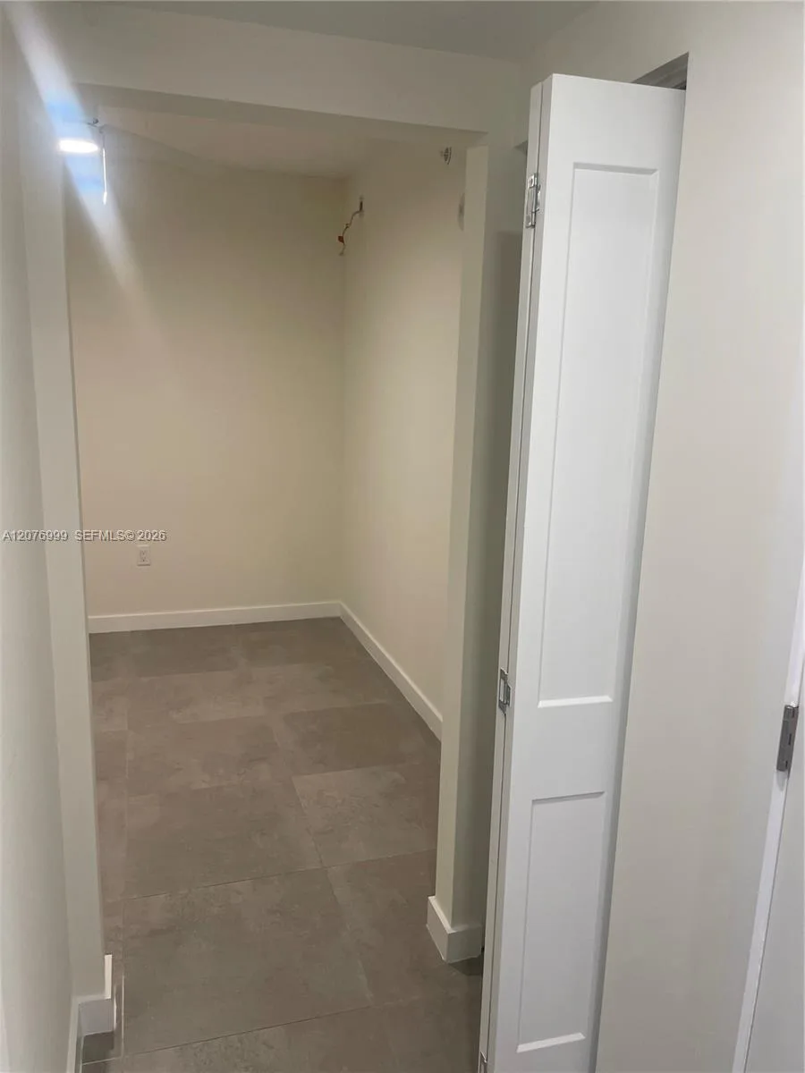 16395 Biscayne Blvd # 1611, North Miami Beach, FL 33160 photo 2