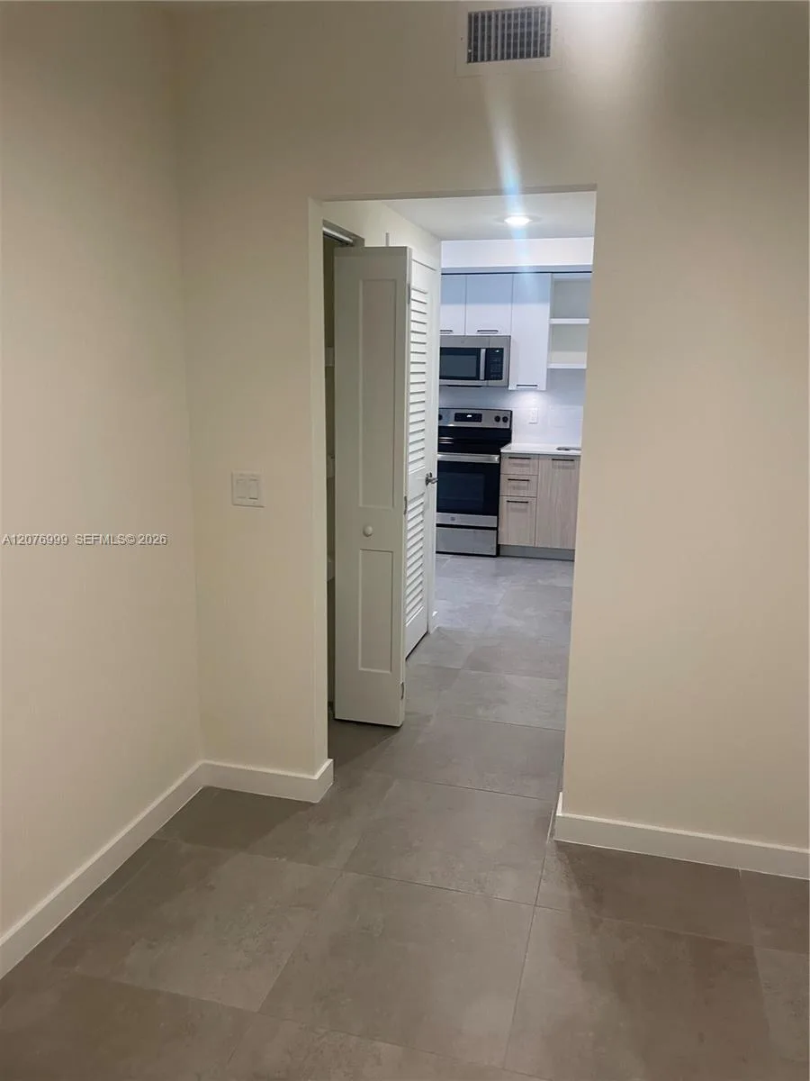 16395 Biscayne Blvd # 1611, North Miami Beach, FL 33160 photo 3