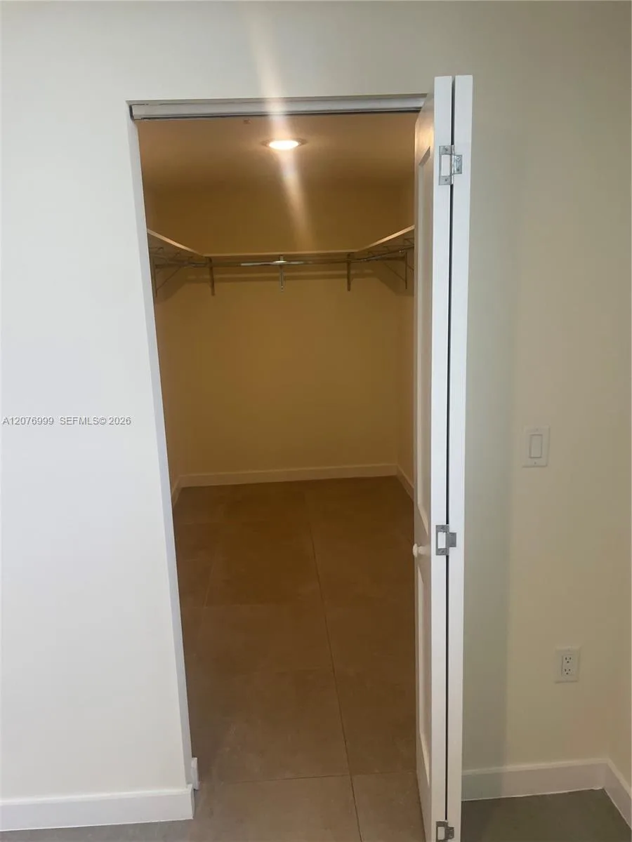 16395 Biscayne Blvd # 1611, North Miami Beach, FL 33160 photo 4