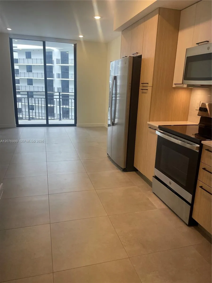 16395 Biscayne Blvd # 1611, North Miami Beach, FL 33160 photo 6