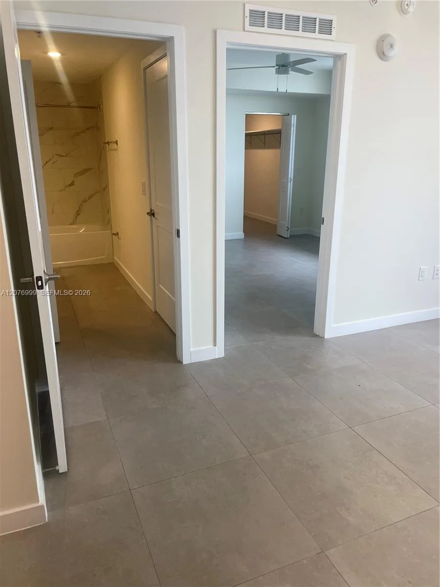 16395 Biscayne Blvd # 1611, North Miami Beach, FL 33160 photo 7