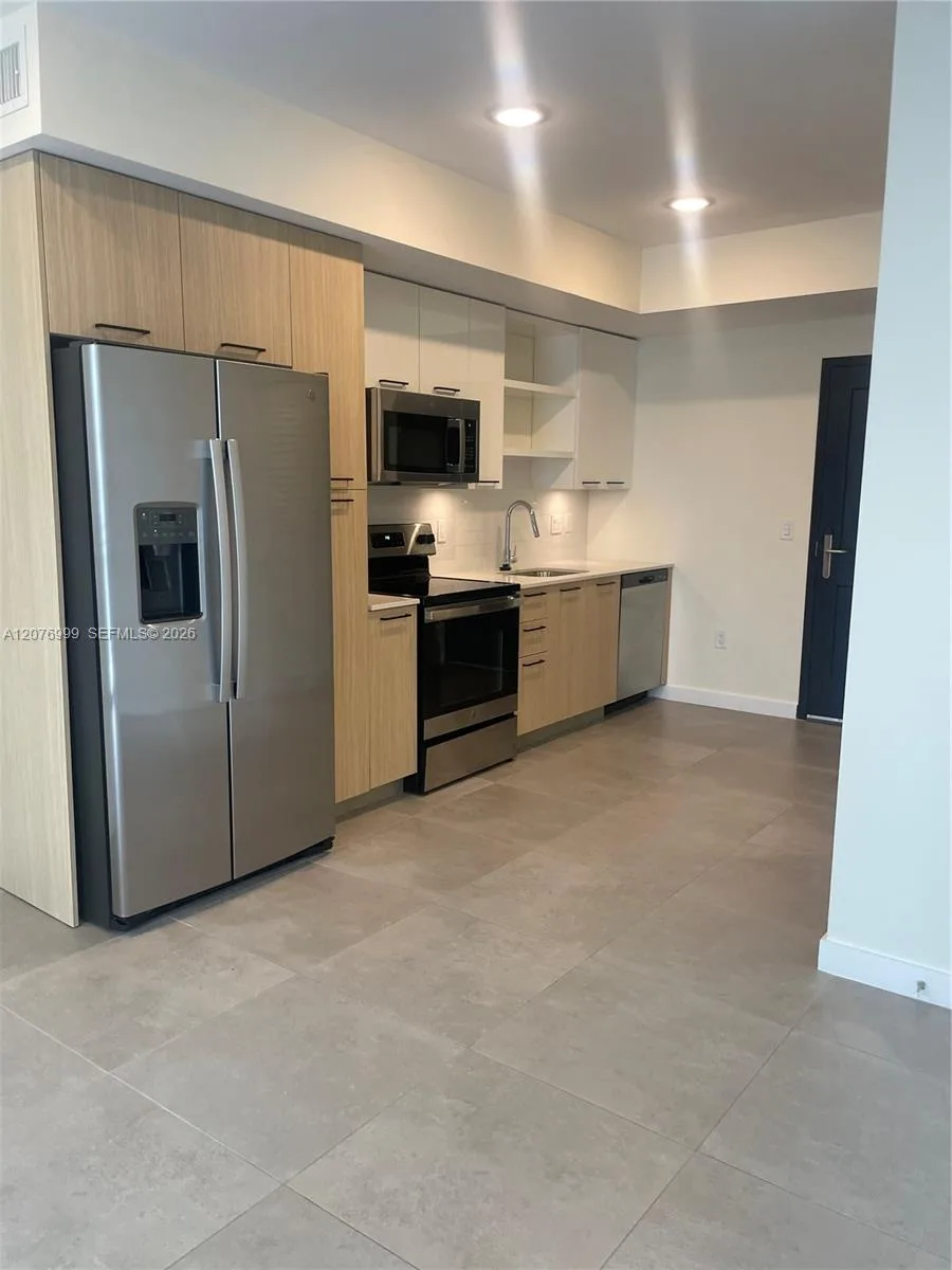 16395 Biscayne Blvd # 1611, North Miami Beach, FL 33160 photo 8