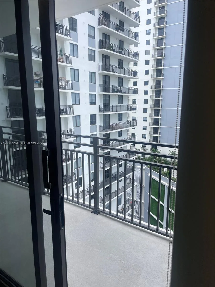 16395 Biscayne Blvd # 1611, North Miami Beach, FL 33160 photo 9
