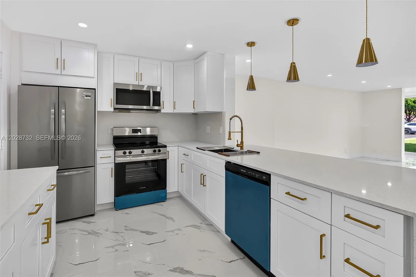 201 SE 11th Ter # 102, Dania Beach, FL 33004