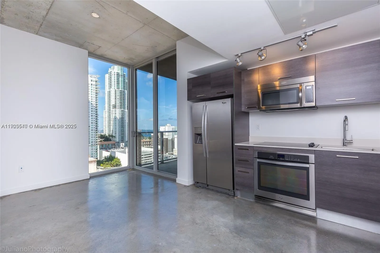 151 SE 1st St # 1604, Miami, FL 33131 photo 2