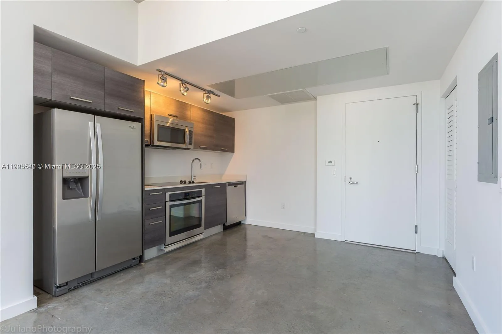 151 SE 1st St # 1604, Miami, FL 33131 photo 4