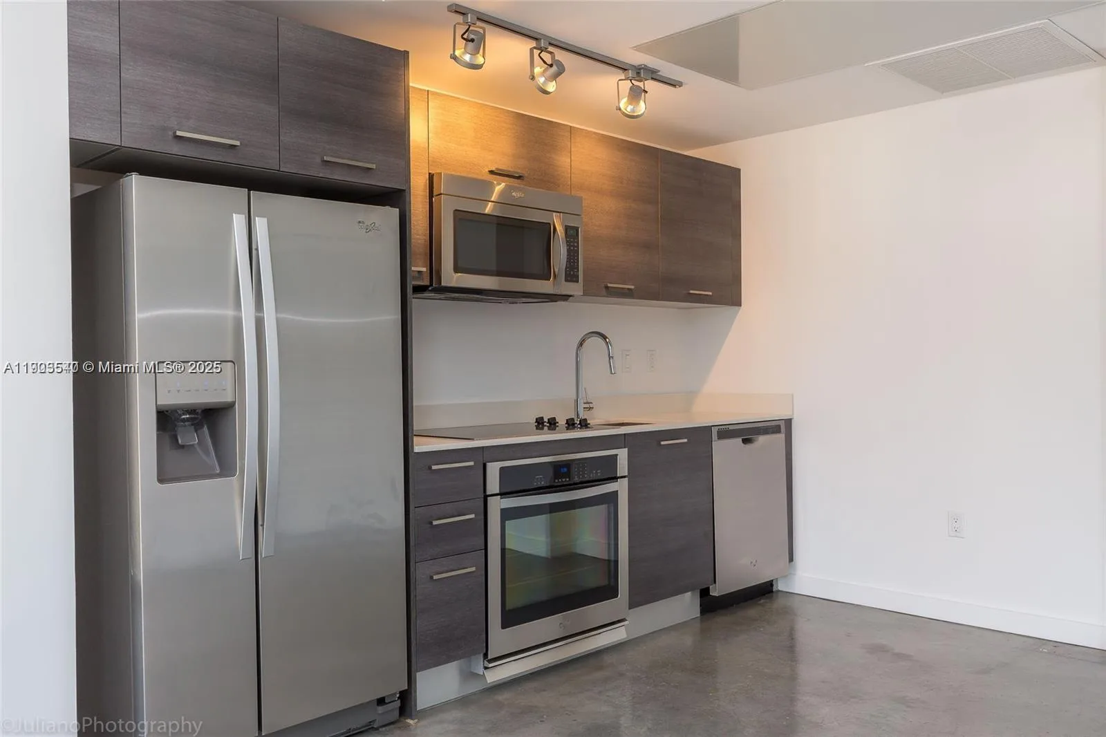151 SE 1st St # 1604, Miami, FL 33131 photo 5
