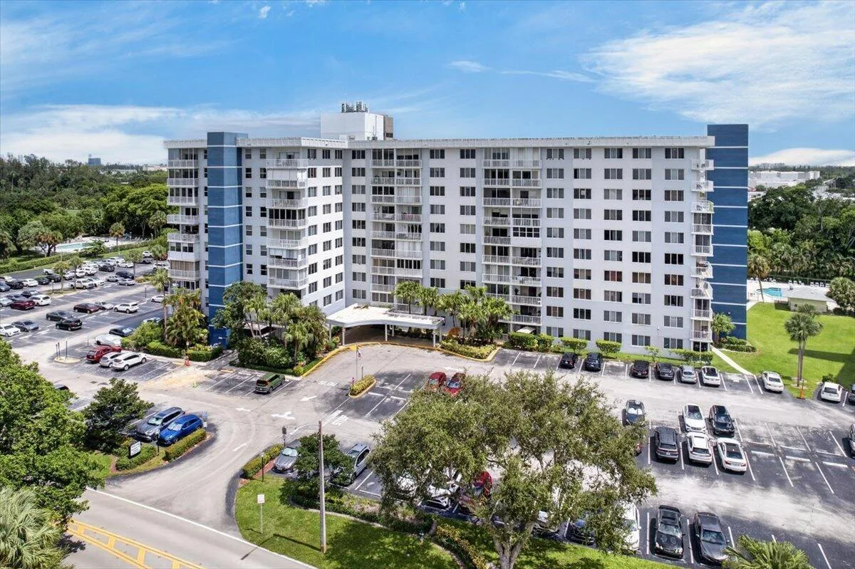 4200 Hillcrest Drive # 217, Hollywood, FL 33021