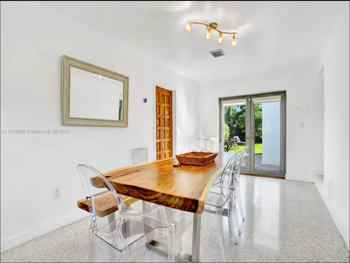 7537 W Treasure Dr, North Bay Village, FL 33141 photo 10