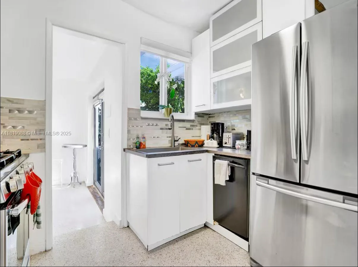 7537 W Treasure Dr, North Bay Village, FL 33141 photo 7