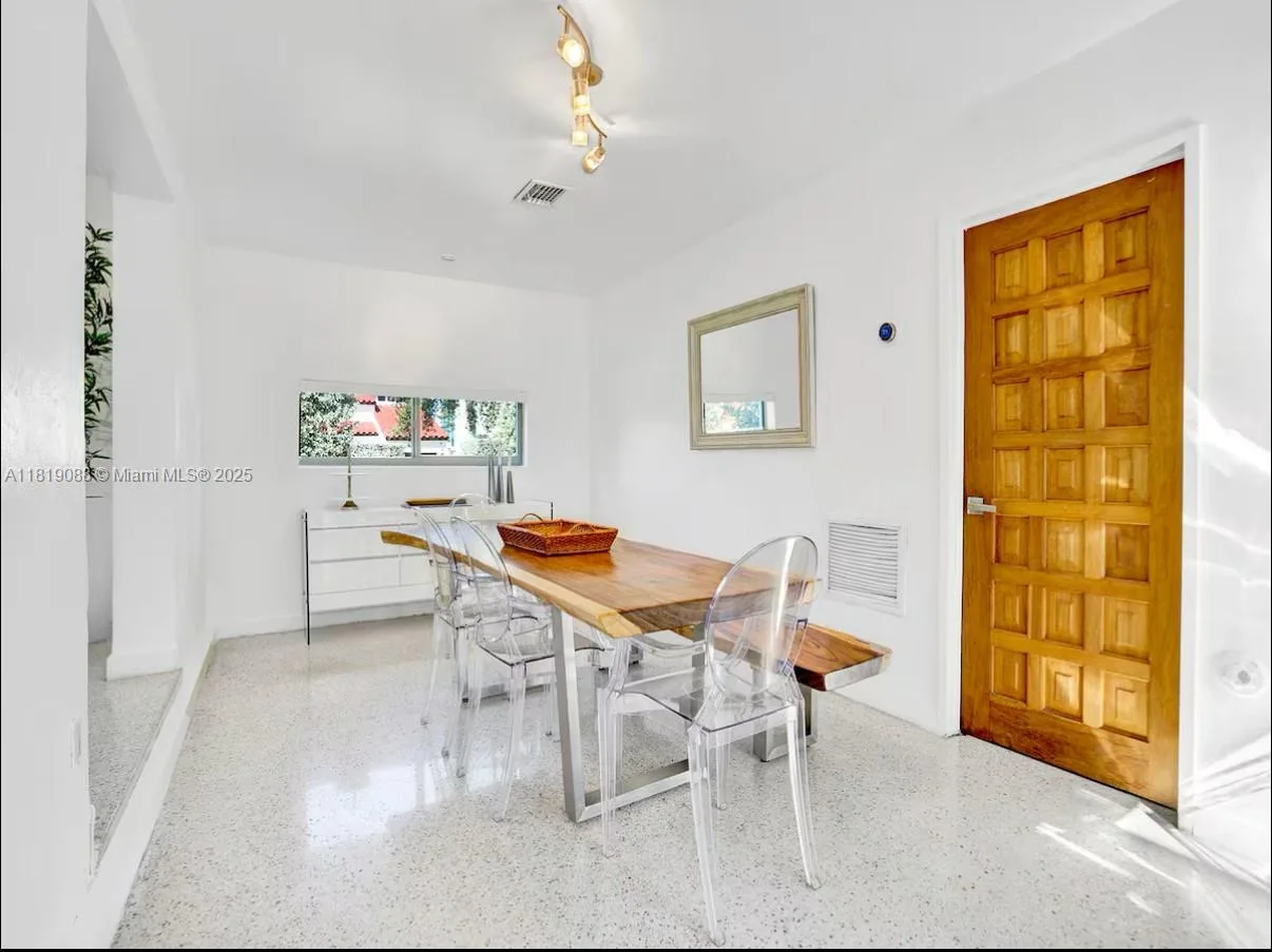 7537 W Treasure Dr, North Bay Village, FL 33141 photo 9