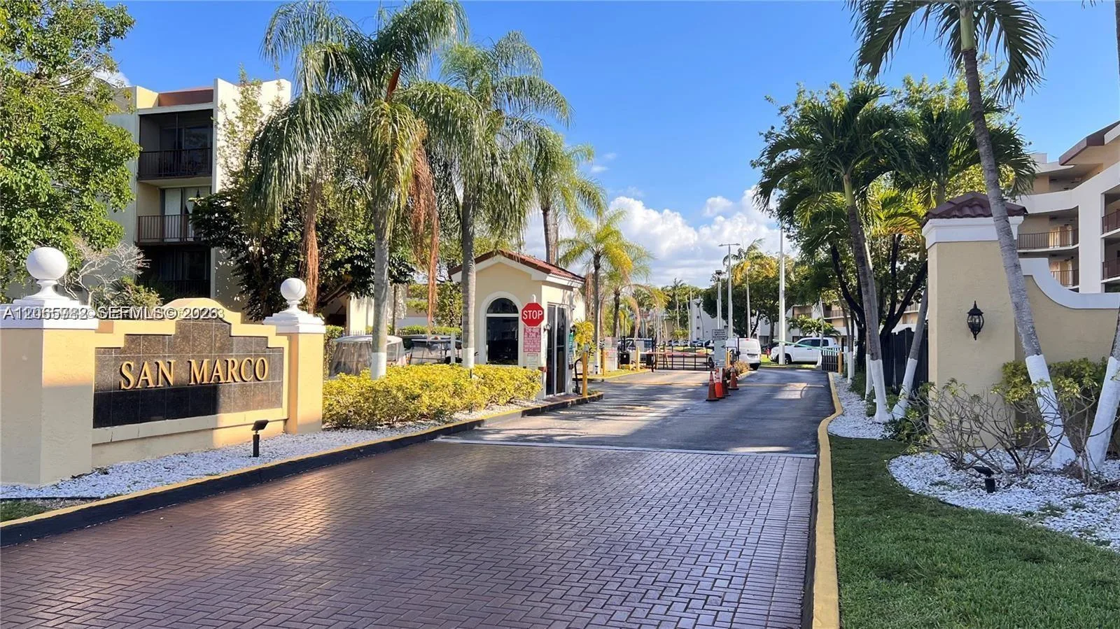 8850 Fontainebleau Blvd # 401, Miami, FL 33172