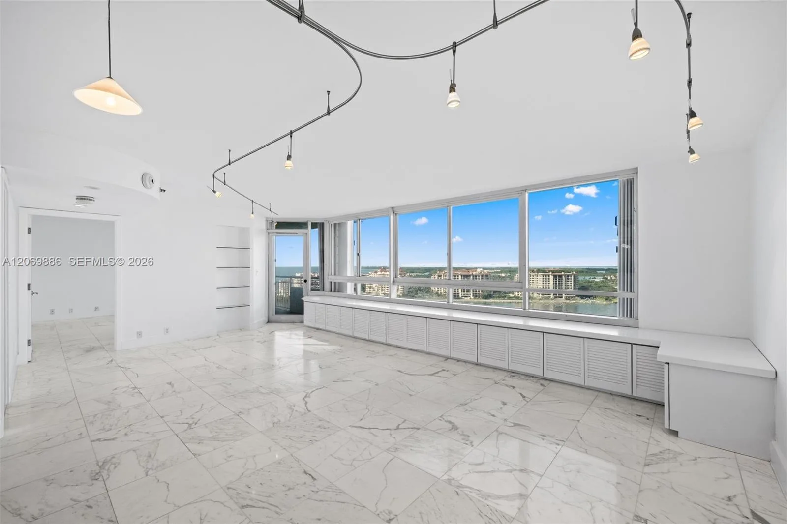 400 S Pointe Dr # 1905, Miami Beach, FL 33139 photo 2