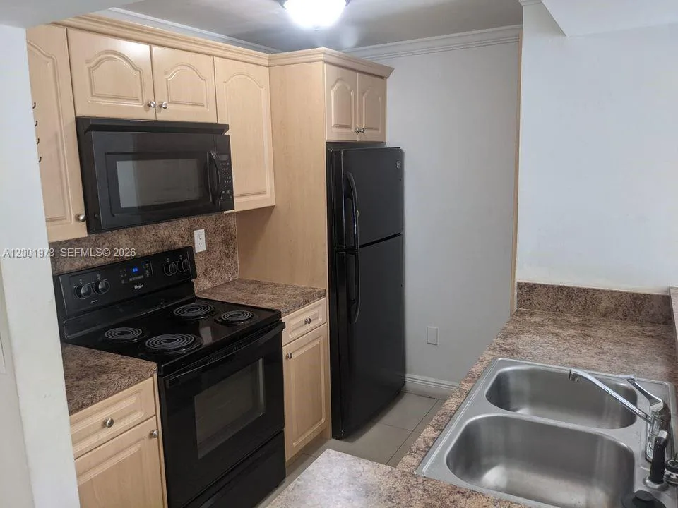 7125 NW 186th St # B209, Hialeah, FL 33015 photo 6