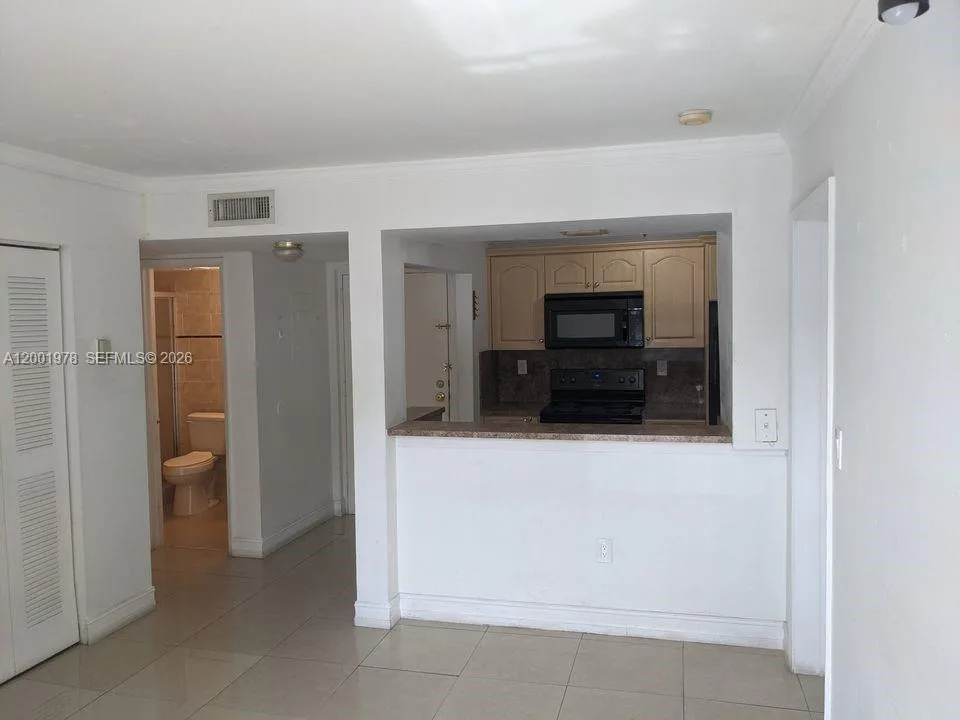7125 NW 186th St # B209, Hialeah, FL 33015 photo 7