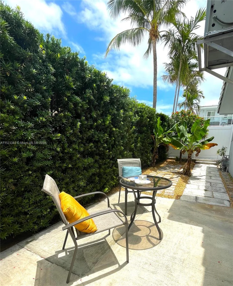 331 Desoto St, Hollywood, FL 33019 photo 4