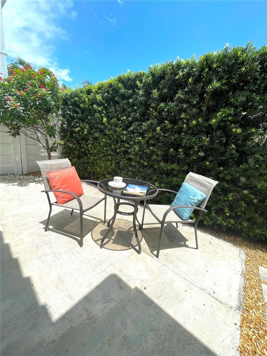 331 Desoto St, Hollywood, FL 33019 photo 5