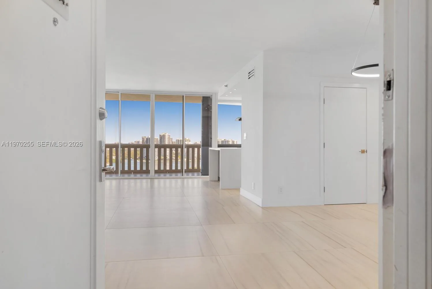 3000 Island Blvd # 2504, Aventura, FL 33160 photo 9