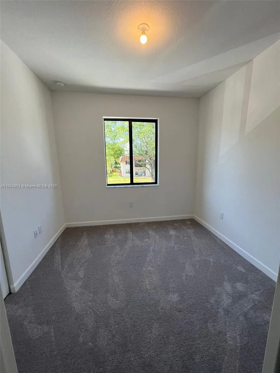 875 NE 211TH ST # 0, Miami, FL 33179 photo 11