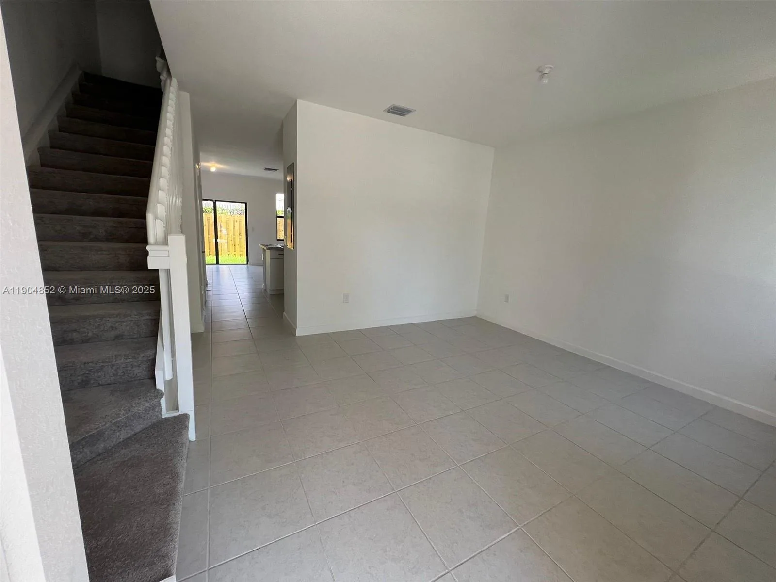 875 NE 211TH ST # 0, Miami, FL 33179 photo 2