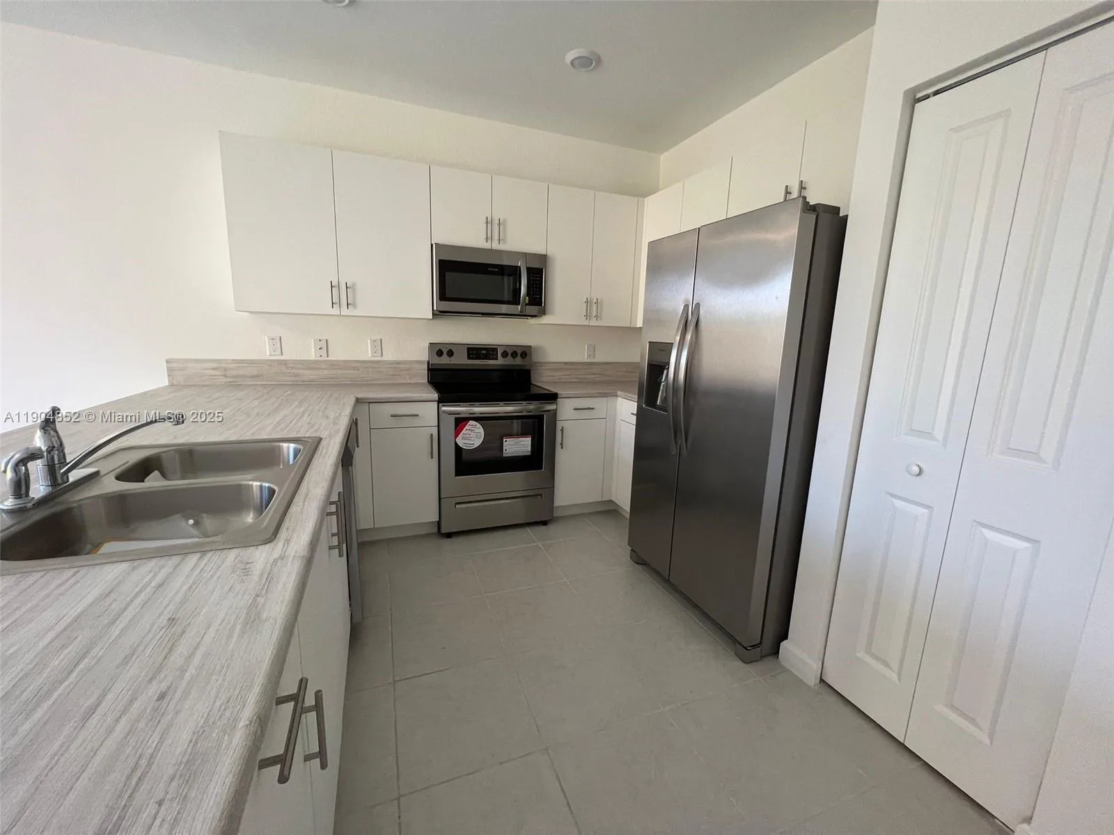 875 NE 211TH ST # 0, Miami, FL 33179 photo 6