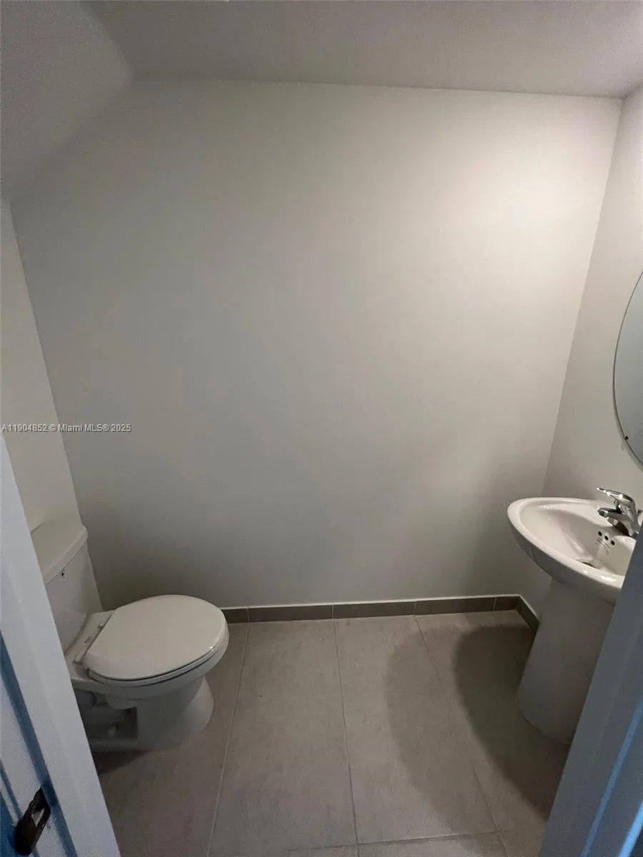 875 NE 211TH ST # 0, Miami, FL 33179 photo 8