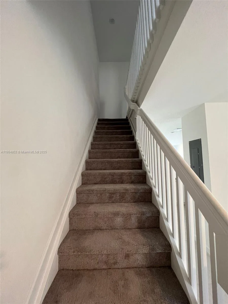 875 NE 211TH ST # 0, Miami, FL 33179 photo 9