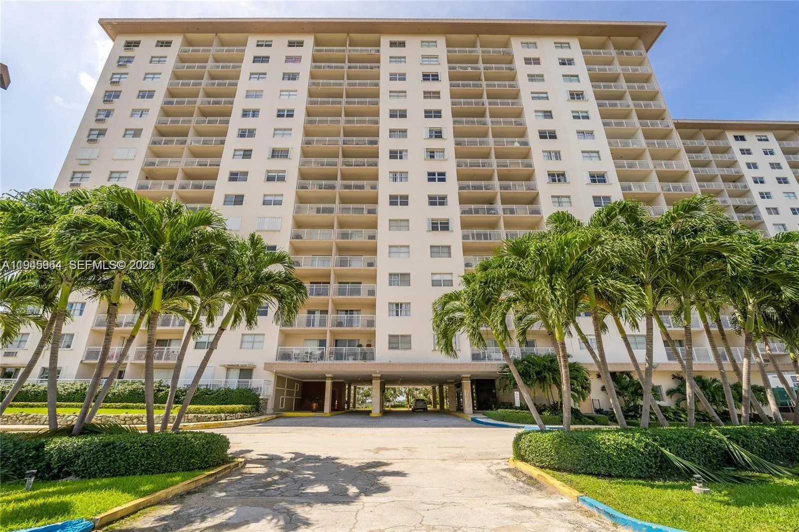 400 Kings Point Dr # 1517, Sunny Isles Beach, FL 33160