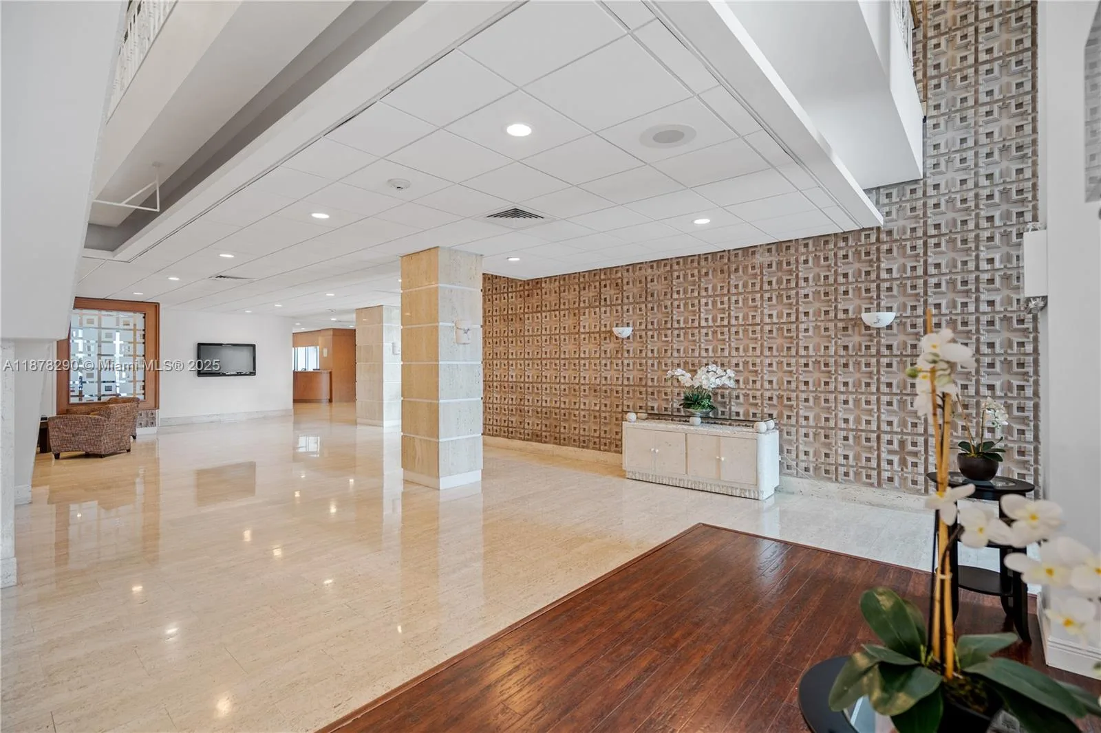 2899 Collins Ave # 1021, Miami Beach, FL 33140 photo 3