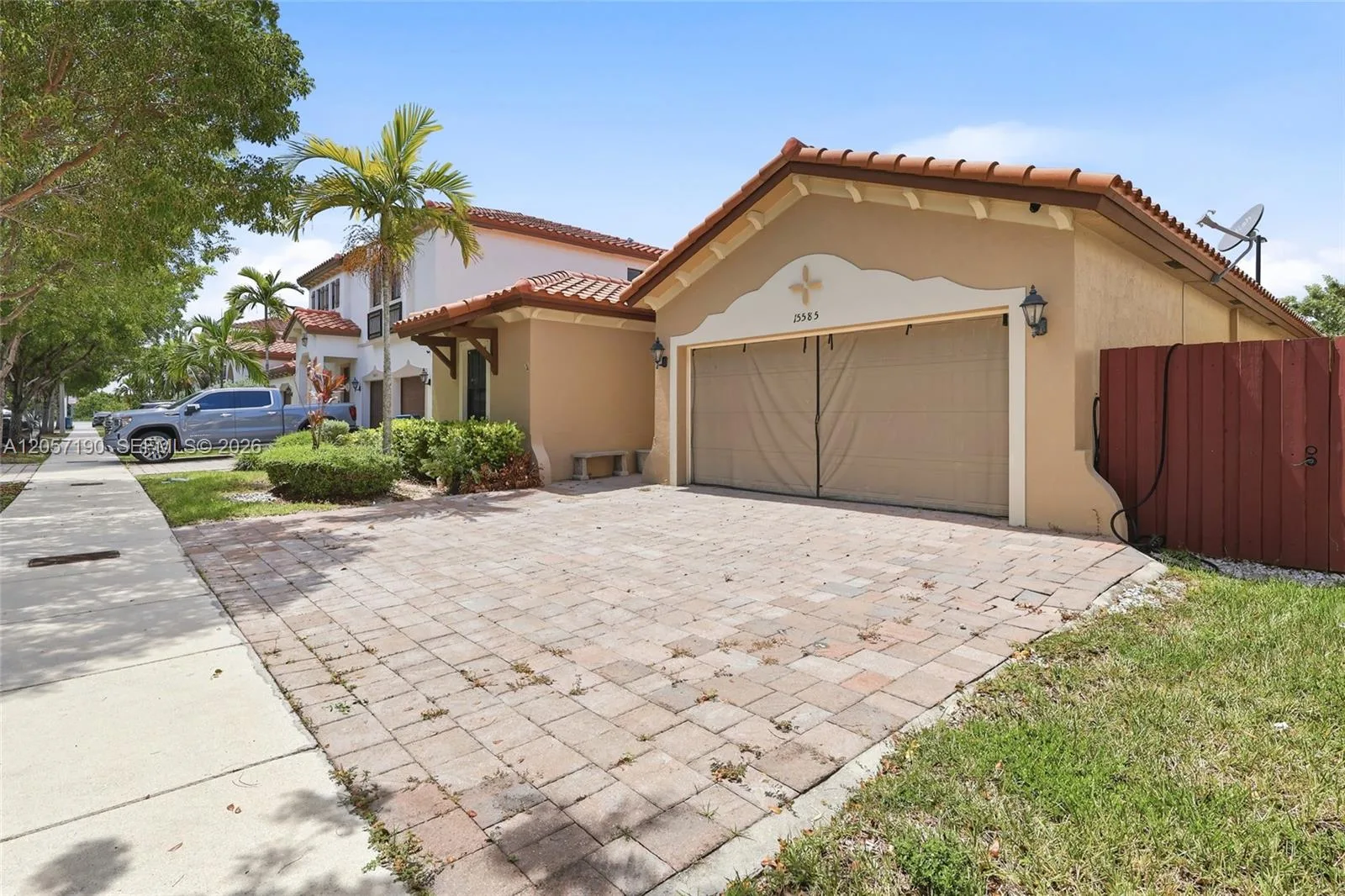 15585 SW 176th Ter, Miami, FL 33187 photo 2