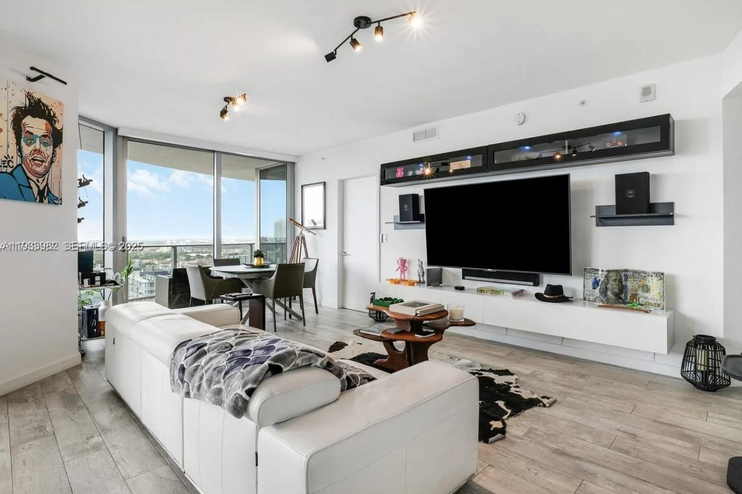 488 NE 18th St # 2800, Miami, FL 33132 photo 3