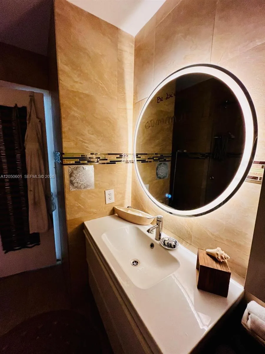 520 NE 38th St # 15, Miami, FL 33137 photo 8