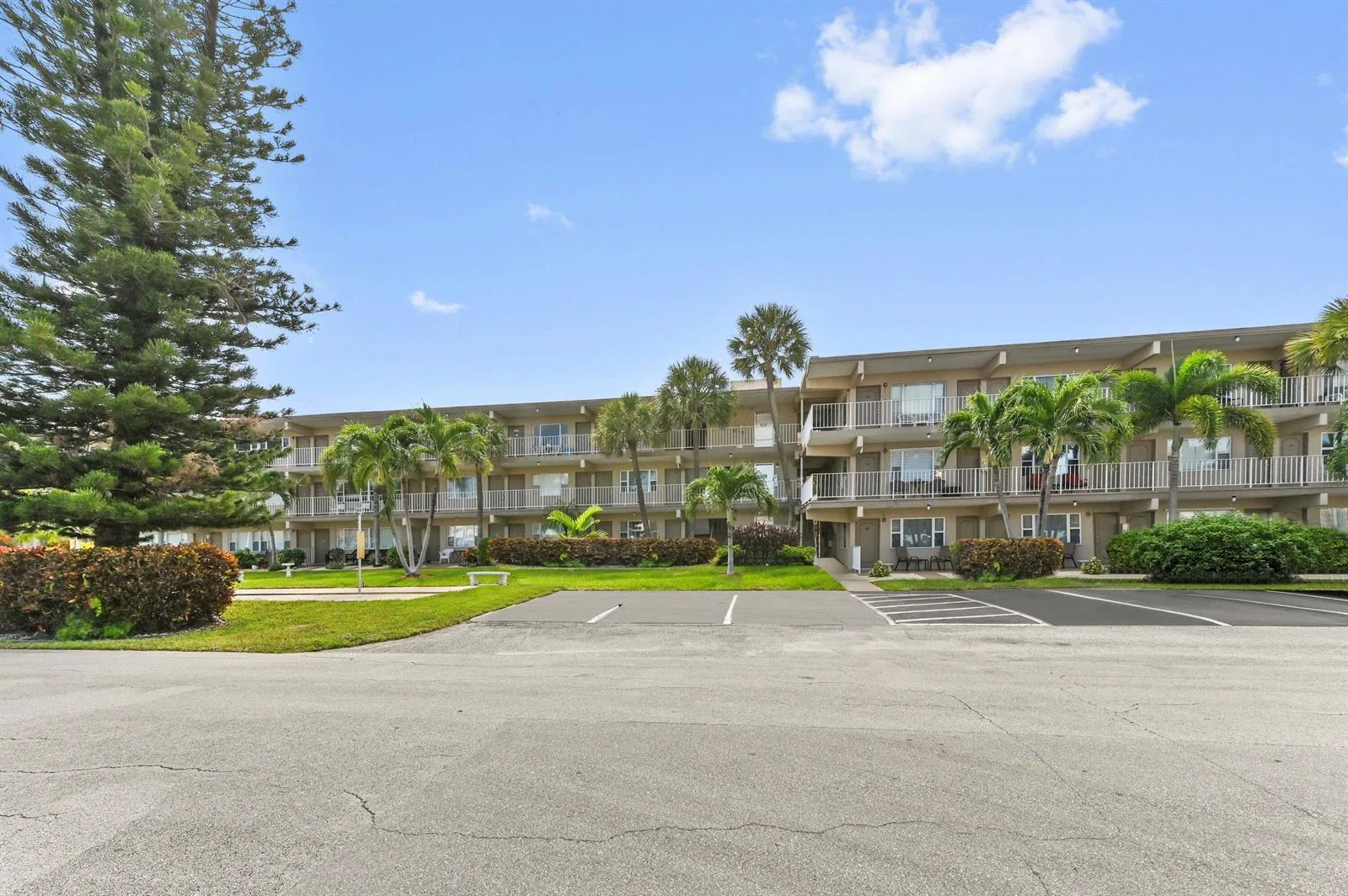 3200 NE 7th Court # 205b, Pompano Beach, FL 33062