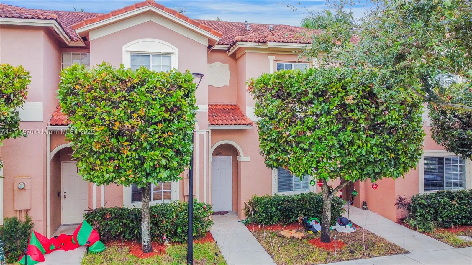 7854 Catalina Cir, Tamarac, FL 33321 photo 2