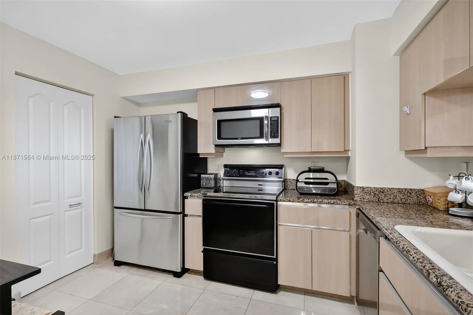 5757 Collins Ave # 801, Miami Beach, FL 33140 photo 5