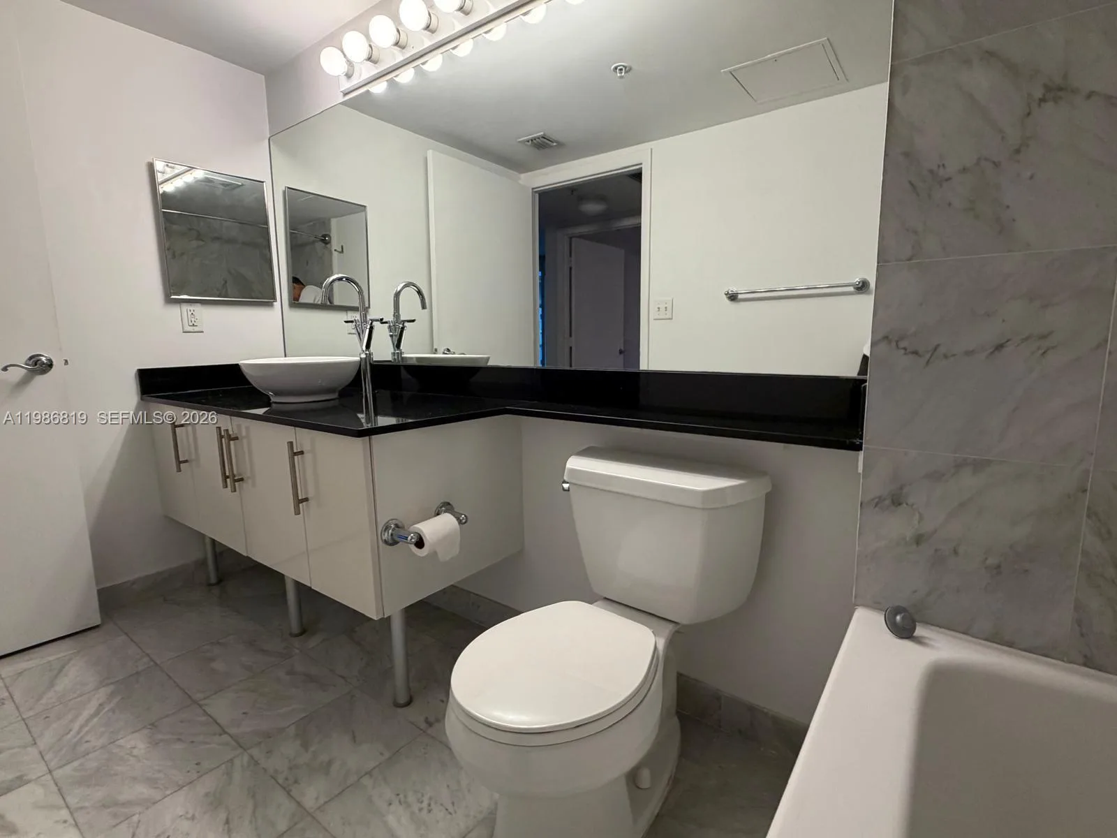 31 SE 5th St # 605, Miami, FL 33131 photo 11