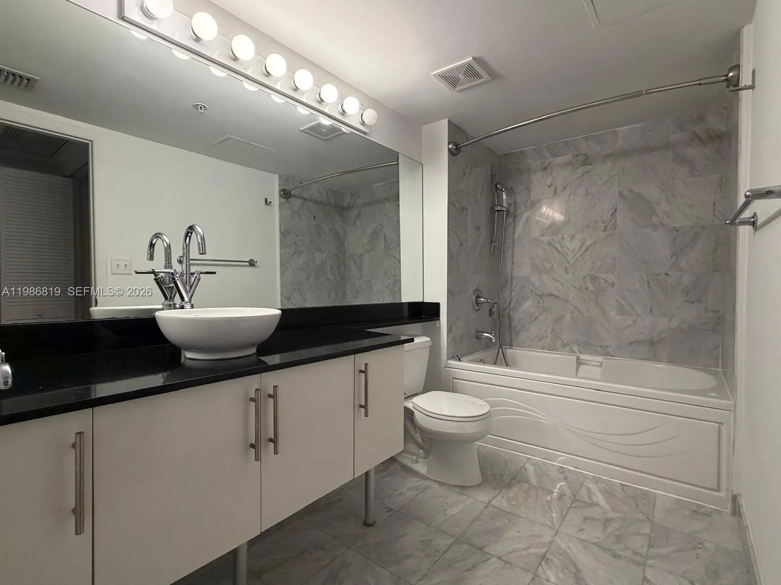 31 SE 5th St # 605, Miami, FL 33131 photo 12