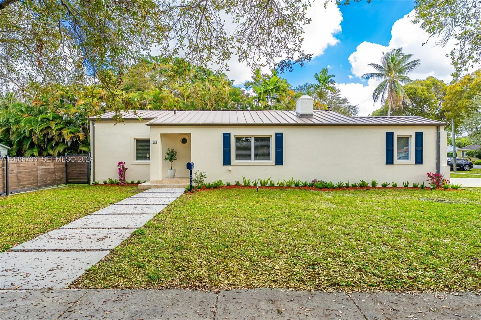295 De Leon Dr, Miami Springs, FL 33166