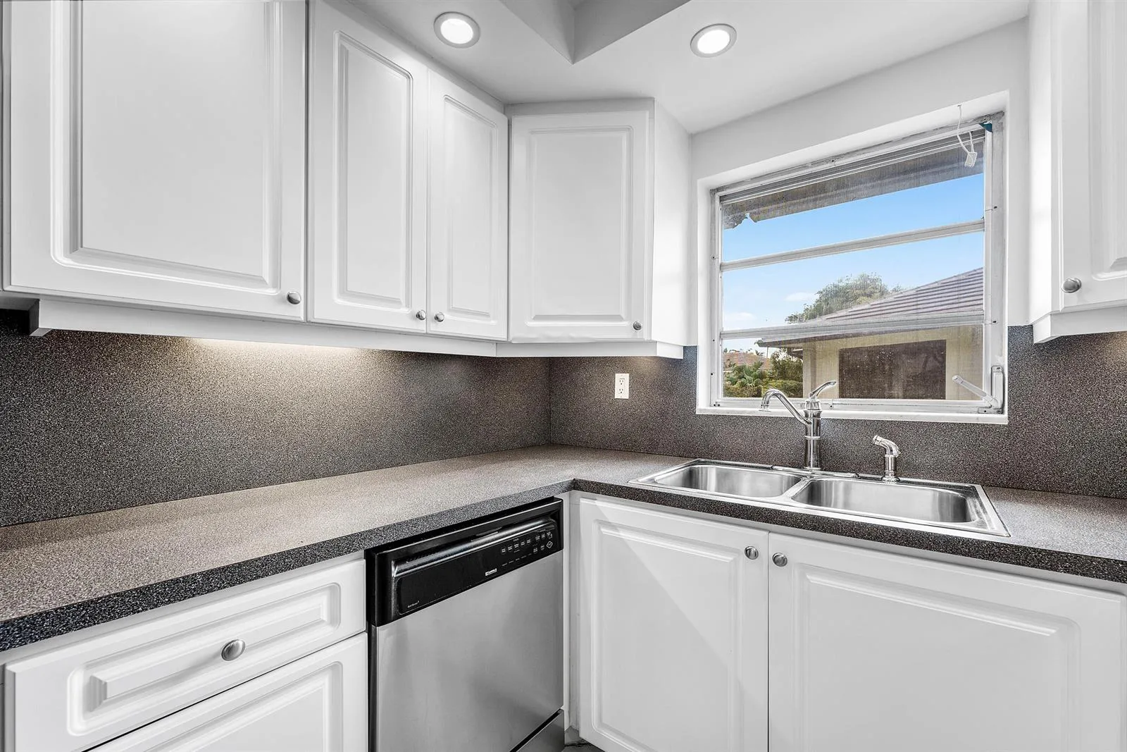 1752 Riverwood Lane, Coral Springs, FL 33071 photo 9
