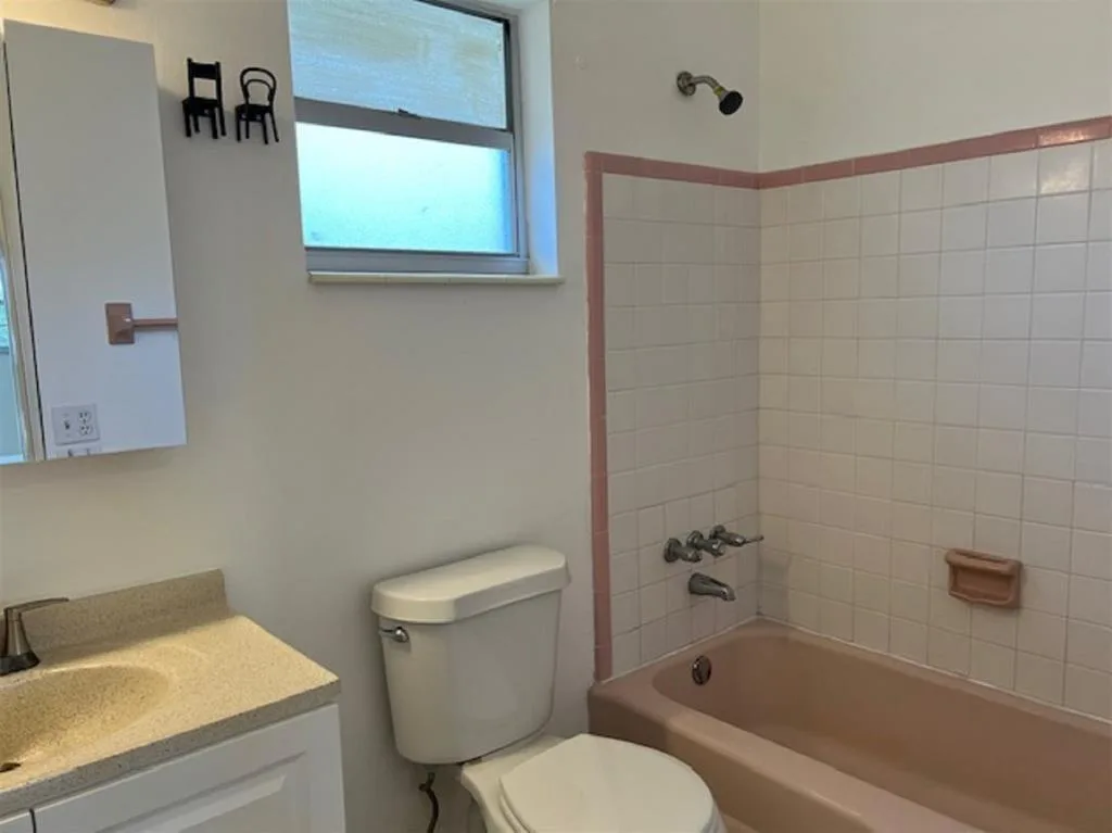 270 NE 40th Street # 26, Oakland Park, FL 33334 photo 10