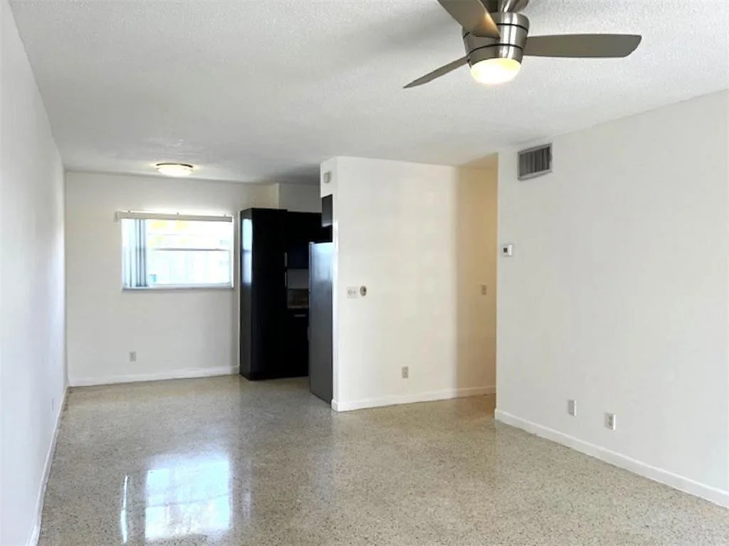 270 NE 40th Street # 26, Oakland Park, FL 33334 photo 2