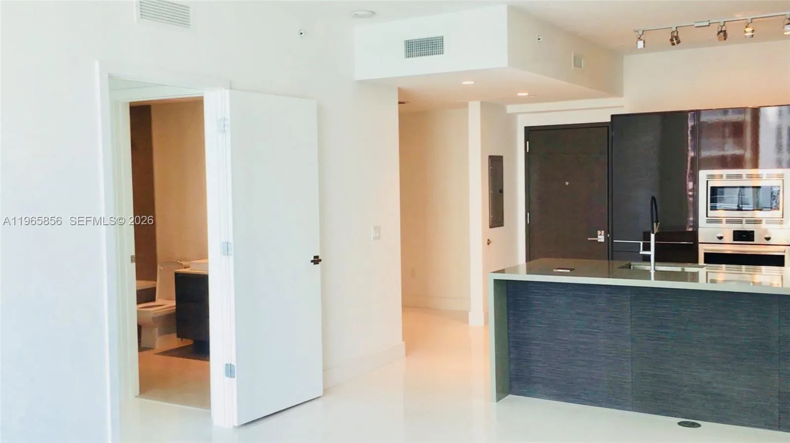1080 Brickell Ave # 2607, Miami, FL 33131 photo 2