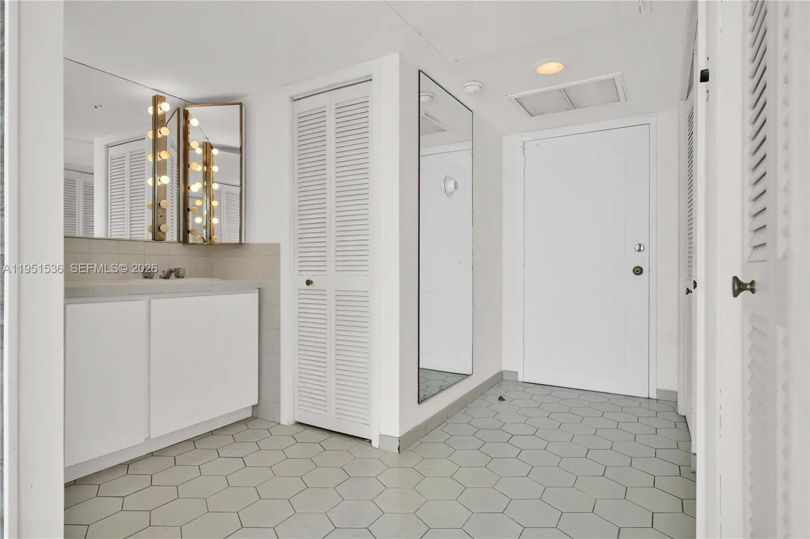 11111 Biscayne Blvd # 21C, Miami, FL 33181 photo 11