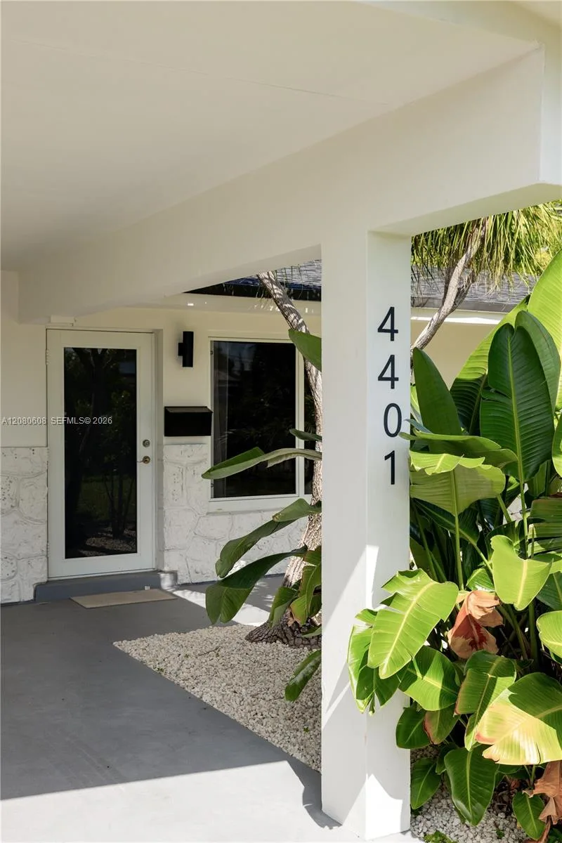 4401 NE 13th Ave, Oakland Park, FL 33334