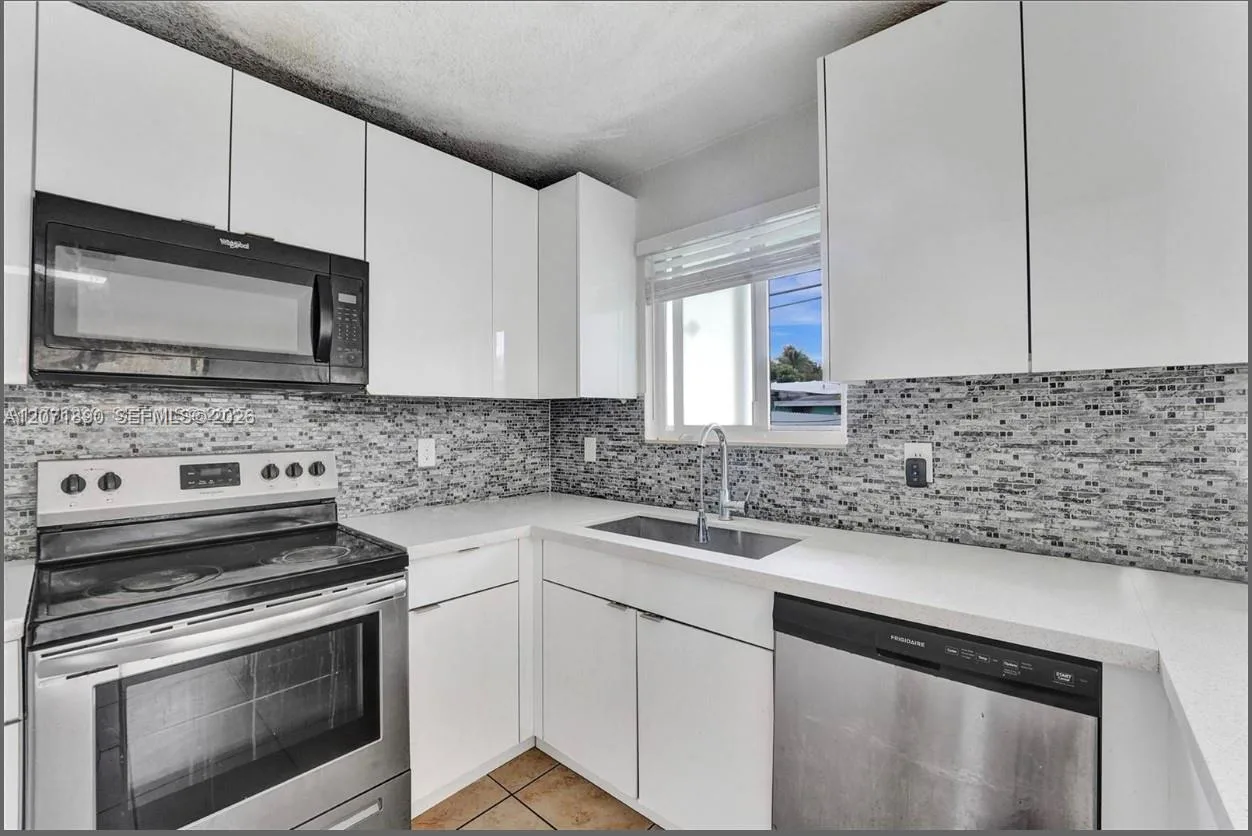 1154 NW 103 Street # 1, Miami, FL 33150 photo 2