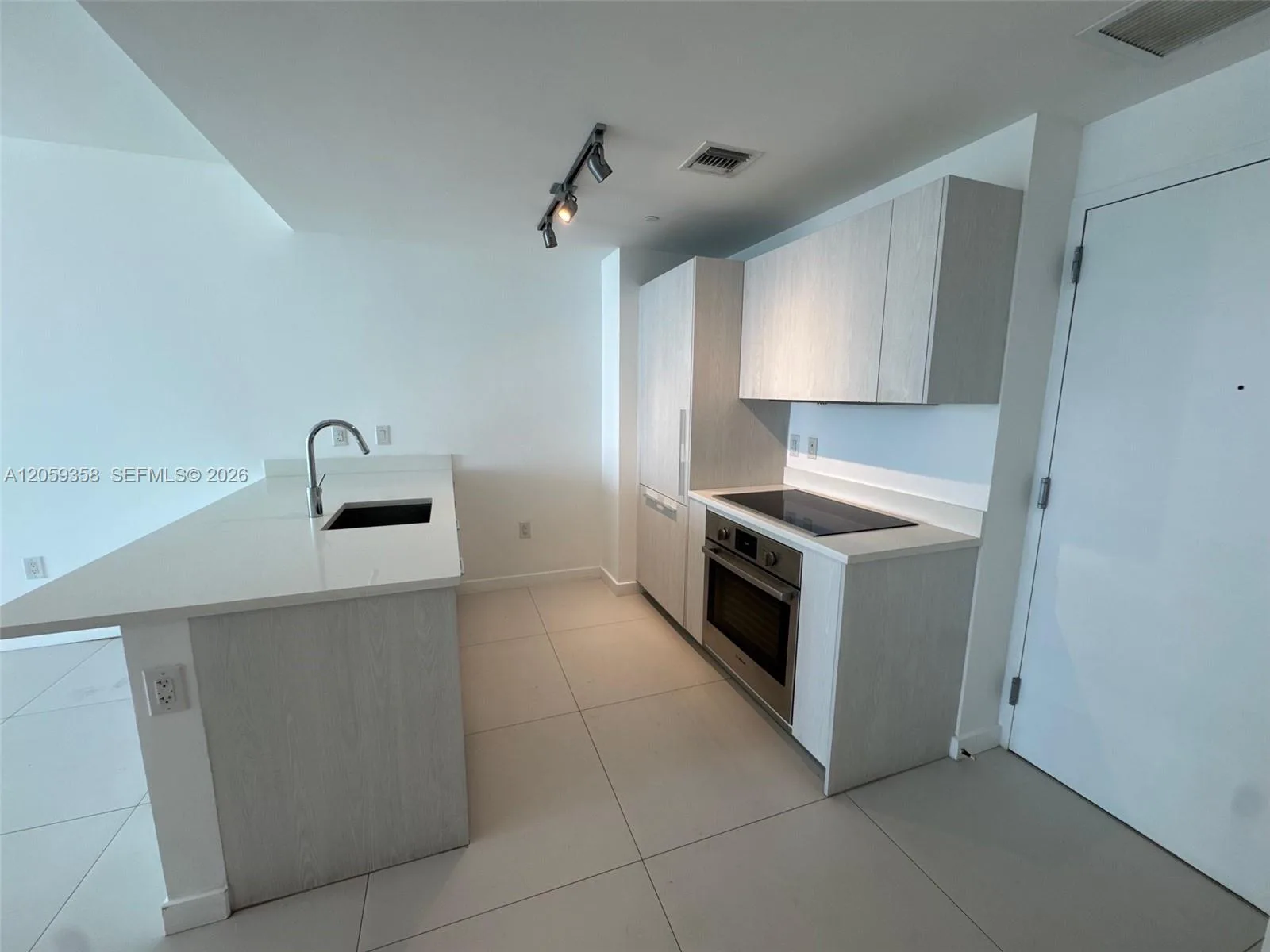 501 NE 31st St # 2005, Miami, FL 33137 photo 2