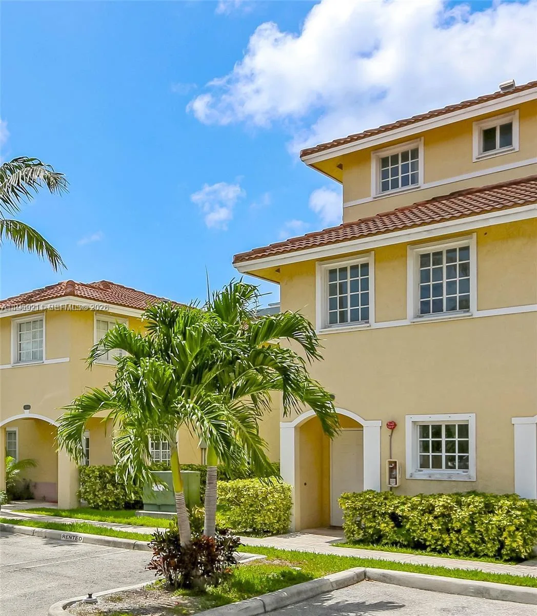 2054 NE 167th St # 3-122, North Miami Beach, FL 33162
