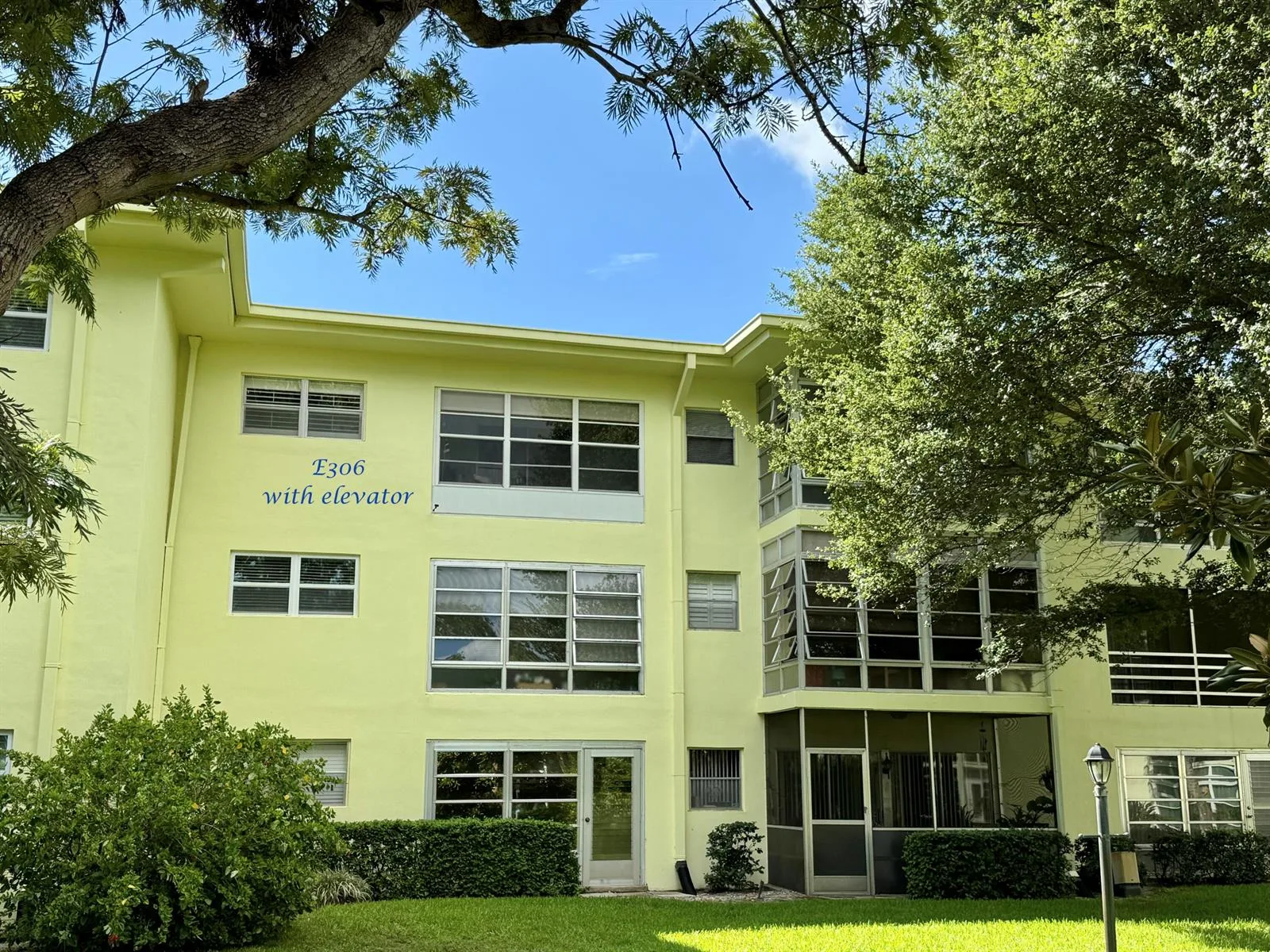 1100 PONCE DE LEON Circle # E306, Vero Beach, FL 32960