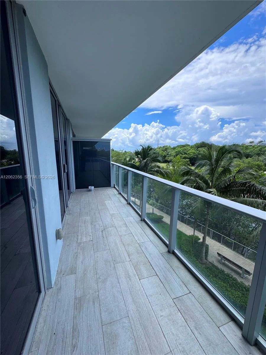 16385 Biscayne Blvd # 305, North Miami Beach, FL 33160 photo 2